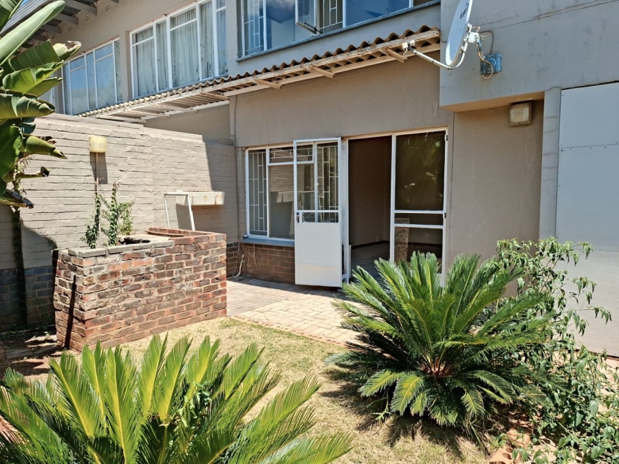 To Let 2 Bedroom Property for Rent in Adamayview North West